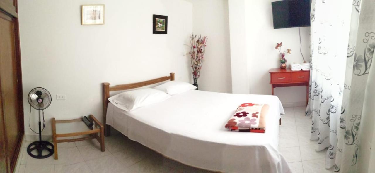 Hostal Dante San Gil Esterno foto